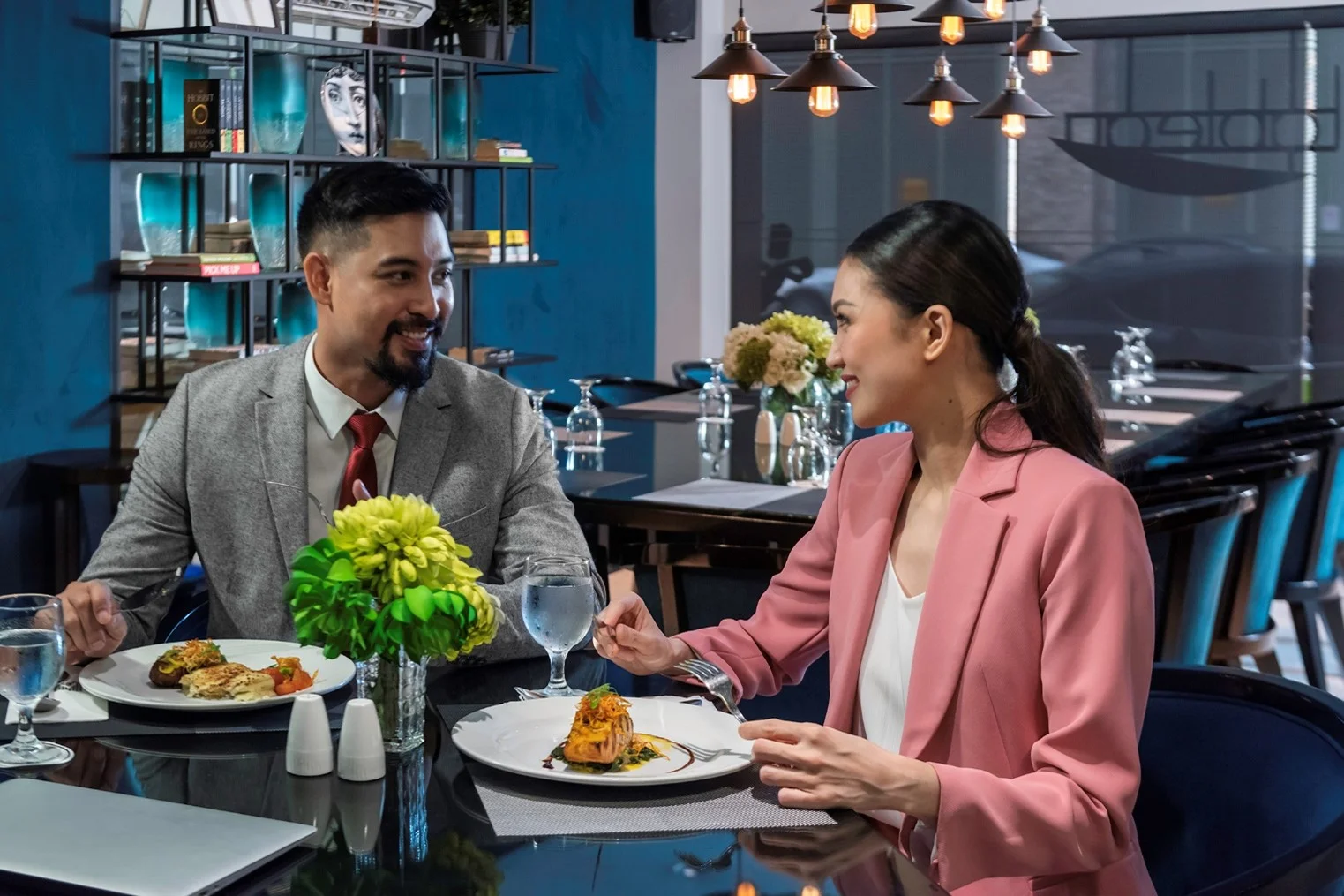 What to Wear on Your Next Out-of-Town Office Event or Seminar