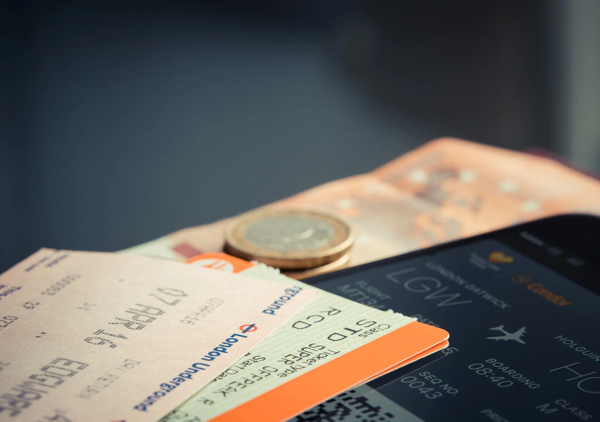 7-Easy-Travel-Hacks-to-Take-Note-Of